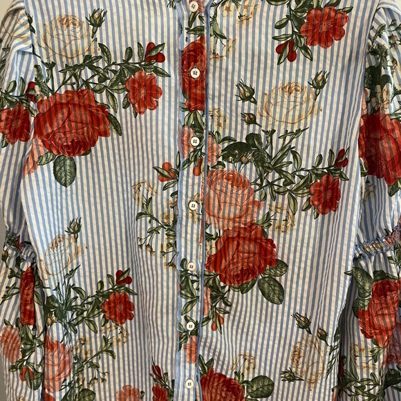 New without tags beautiful floral top with pinstripes. - Picture 4 of 4